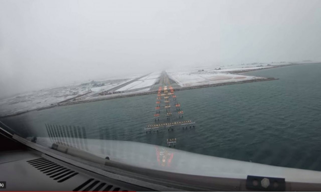 Η προσγείωση σε ελληνικό αεροδρόμιο για την οποία μιλάει όλος ο πλανήτης (video)