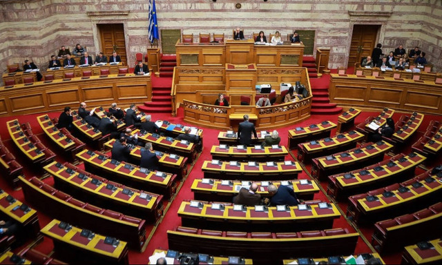 Ψήφος εμπιστοσύνης: Την Τετάρτη (16/1) η ψηφοφορία στη Βουλή 