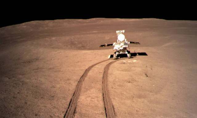 Η συγκλονιστική στιγμή που ο άνθρωπος κατακτά τη σκοτεινή πλευρά της Σελήνης (Vid)