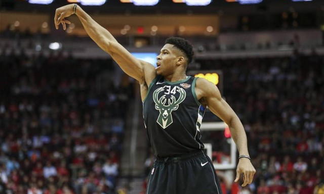 Νέο σόου του Γιάννη Αντετοκούνμπο στην Ατλάντα - 33 πόντοι στο… χαλαρό (video)