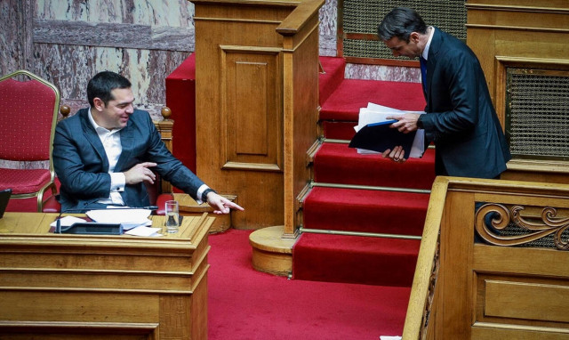 Ψήφος εμπιστοσύνης: Απόψε τα μεσάνυχτα οι «πρόθυμοι» γαντζώνονται στις καρέκλες