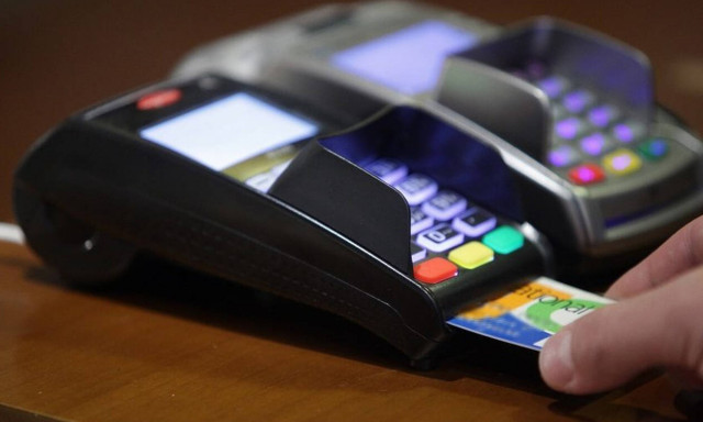 Υποχρεωτικά τα POS: Η λίστα με τις επιχειρήσεις που πρέπει να βάλουν άμεσα