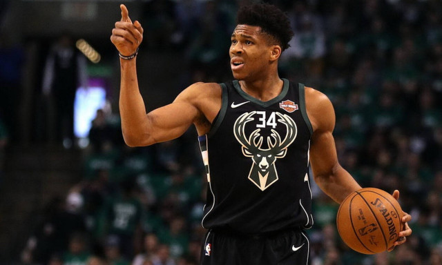 Μαγικός Γιάννης Αντετοκούνμπο έκανε triple-double απέναντι στους Μιάμι Χιτ (video)