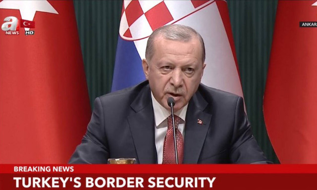 Ακονίζει τα «νύχια» του ο αιμοχαρής Ερντογάν: «Γλύφει» τον Τραμπ για να ξεκινήσει τη σφαγή στη Συρία