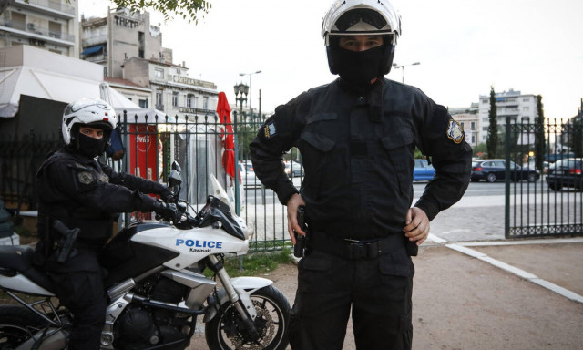 Τρόμος στον Πύργο: 30χρονος «μπούκαρε» με μαχαίρι σε τράπεζα