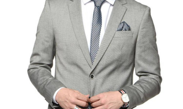 Φοράς κοστούμι; Μην κάνεις ποτέ αυτό το λάθος με το σακάκι σου 
