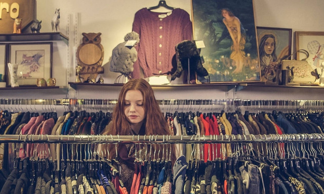 Trend alert! Δες πώς να συνδυάσεις πολλά χρώματα σε μια εμφάνιση και να κάνεις εντύπωση