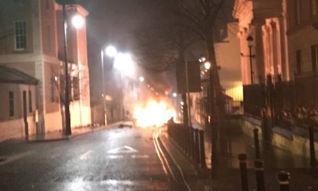 Ο τρόμος επέστρεψε στη Βόρεια Ιρλανδία: Έκρηξη βόμβας στο Londonderry (Pic)