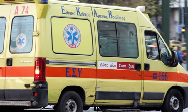 Μαχαίρωσαν άνδρα στο κέντρο της Αθήνας - Μεταφέρεται στο νοσοκομείο