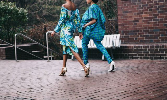 Επτά τάσεις της μόδας που πρέπει να μάθεις παπαγαλία γιατί θα κυριαρχήσουν στις ντουλάπες μας