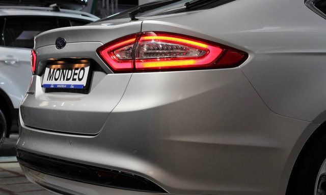Το Ford Mondeo ανανεώνεται και αποκτά και υβριδική έκδοση