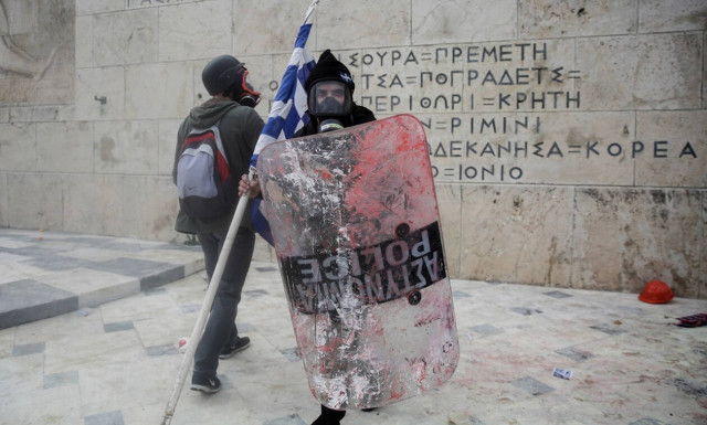 Συλλαλητήριο για τη Μακεδονία: Κυβέρνηση, αστυνομία και παρακρατικοί αμαύρωσαν τη συγκέντρωση 