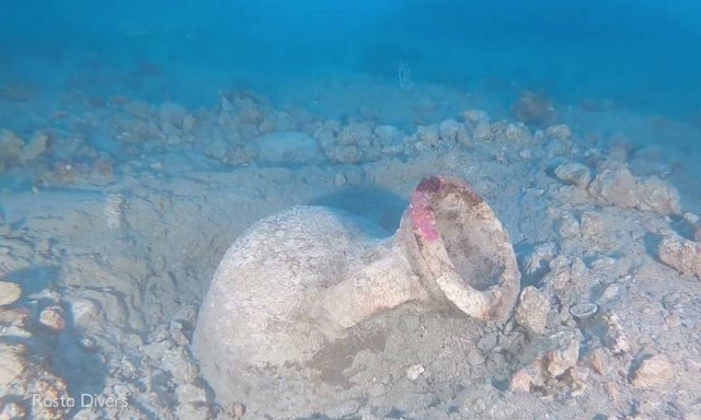 Βρήκαν κλεμμένο αρχαίο πήλινο αγγείο στο βυθό της Μεσογείου (vid)