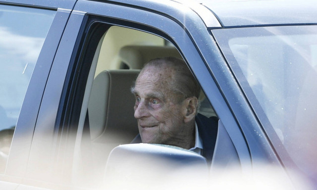 Απίστευτο! Έβγαλαν στο σφυρί συντρίμμια από το τροχαίο του πρίγκιπα Φίλιππου