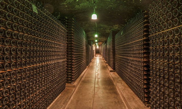 Μολδαβία: Αγώνας ταχύτητας μέσα στο μεγαλύτερο κελάρι στον κόσμο! (vid)