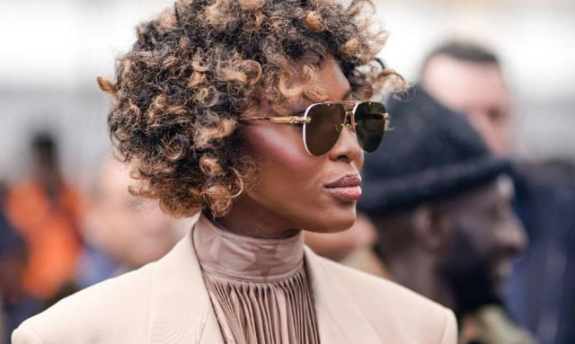 Το φλερτ της Naomi είναι 25 χρονών και τα παίζει όλα για όλα στο Instagram