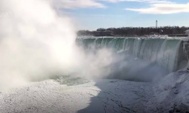 Οι καταρράκτες Νιαγάρα… πάγωσαν και εντυπωσιάζουν! (vid)