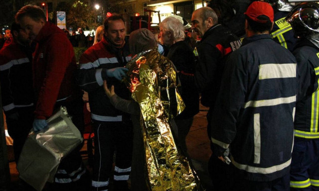 Θρίλερ με φωτιά στο κέντρο της Θεσσαλονίκης: Συγκλονιστικές εικόνες από τον απεγκλωβισμό ατόμων 