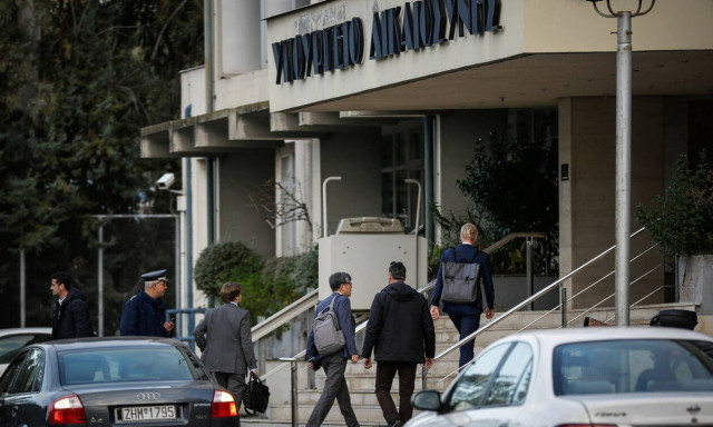 «Κόκκινα» δάνεια και προστασία α΄ κατοικίας στο επίκεντρο των συζητήσεων με τους Θεσμούς