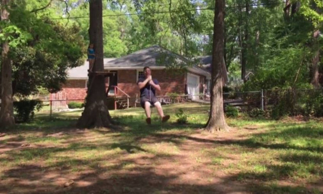 Όταν το παιχνίδι με τον γιο σου πάει… τελείως στραβά (vid)