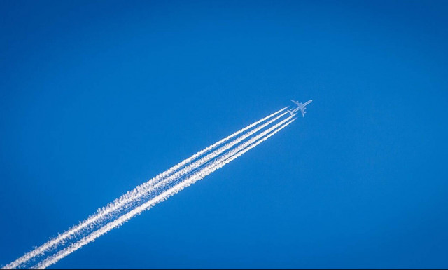 «Θρίλερ» στον αέρα: Συνελήφθη άνδρας που κρατούσε ομήρους 69 επιβάτες σε πτήση (vid)