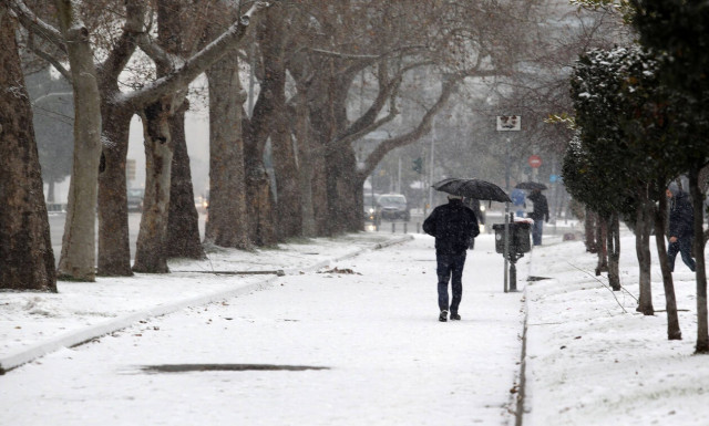 Καιρός – Έκτακτο δελτίο ΕΜΥ: Πλησιάζει ισχυρή κακοκαιρία με καταιγίδες και πυκνές χιονοπτώσεις