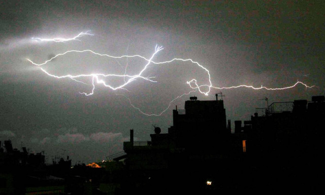 Έκτακτο δελτίο ΕΜΥ: Πού θα χτυπήσει η κακοκαιρία τις επόμενες ώρες