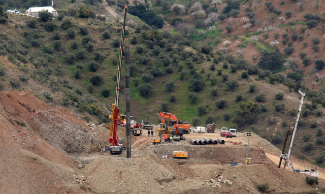 Ισπανία: Έπειτα από δέκα μέρες ολοκληρώθηκε η σήραγγα για τον εντοπισμό του μικρού Γιουλέν (pics)