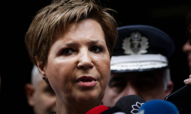 Γεροβασίλη: Αστυνομικοί ήταν οι κουκουλοφόροι στη Βουλή στο συλλαλητήριο για τη Μακεδονία (vid)