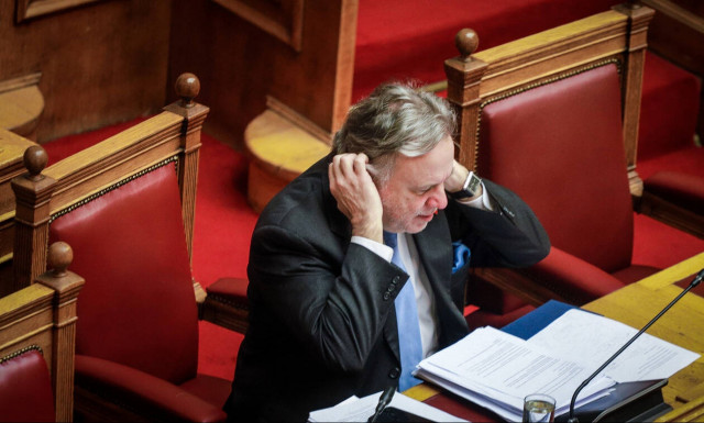 Κατατέθηκε στη Βουλή το Σύνταγμα των Σκοπίων χωρίς τις τροποποιήσεις 