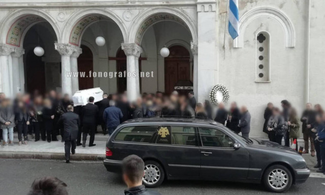 Λαμία: Ανείπωτος πόνος στην κηδεία της 13χρονης μαθήτριας