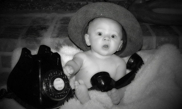 «Μη με ενοχλείτε, μιλάω στο τηλέφωνο» - Δείτε το ξεκαρδιστικό βίντεο