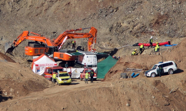 «Θρίλερ» με το 2χρονο αγοράκι που έπεσε στο πηγάδι: Στο «κόκκινο» η αγωνία (vid)