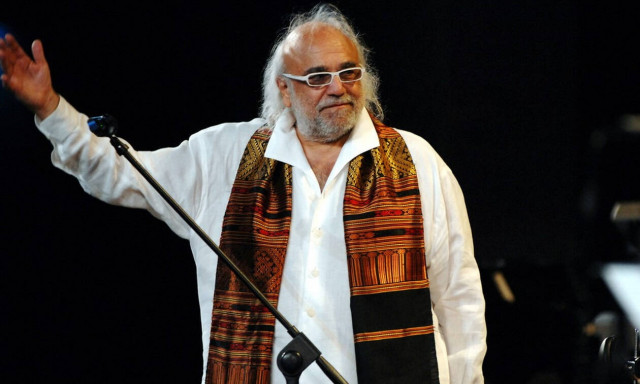 Σαν σήμερα το 2015 έφυγε από τη ζωή ο διεθνούς φήμης τραγουδιστής Ντέμης Ρούσσος