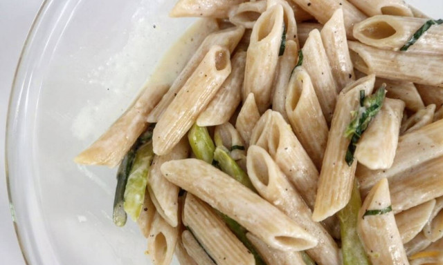 Η συνταγή της ημέρας: Πέννες ολικής άλεσης με σπαράγγια και λεμόνι
