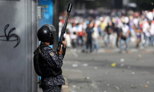 Χάος στη Βενεζουέλα: Στο αίμα πνίγηκε η απόπειρα πραξικοπήματος για την ανατροπή του Μαδούρο