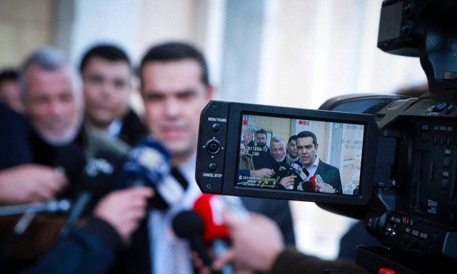 Οργή Ελλήνων κατά του Τσίπρα: «Ξεπούλησες τη Μακεδονία και την Ιστορία μας»