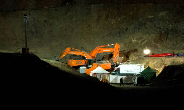 Κορυφώνεται η αγωνία: Στο ένα μέτρο οι διασώστες από τον 2χρονο Γιουλέν που έπεσε σε πηγάδι (vid)