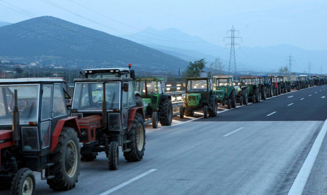 Στους δρόμους οι αγρότες: Ξεκίνησαν τις κινητοποιήσεις - Πού στήνουν μπλόκα