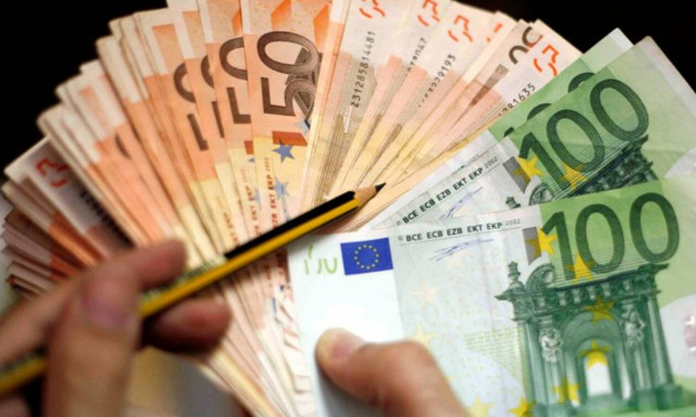 Αύξηση κατώτατου μισθού: Δείτε ποια επιδόματα θα συμπαρασύρει 