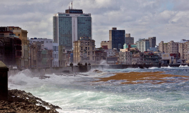 Κούβα: Χάος στην Αβάνα - Τουλάχιστον τρεις νεκροί και δεκάδες τραυματίες από ανεμοστρόβιλο (pics)