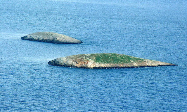 Πρόκληση των Τούρκων στα Ίμια - Ανέβασαν φωτογραφίες στη Google πάνω στις νησίδες