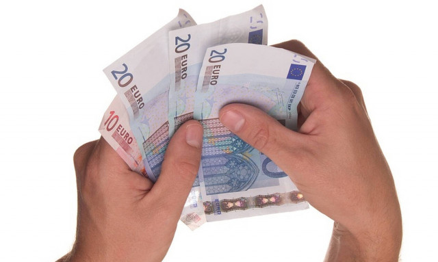 «Φιάσκο» ο κατώτατος μισθός: Ψίχουλα οι αυξήσεις - Αυτά είναι τα πραγματικά ποσά