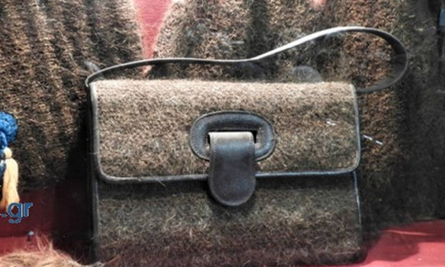 Μόνο στην Κρήτη αυτά! Ρούχα και τσάντες φτιαγμένες από… μαλλιά γυναικών!