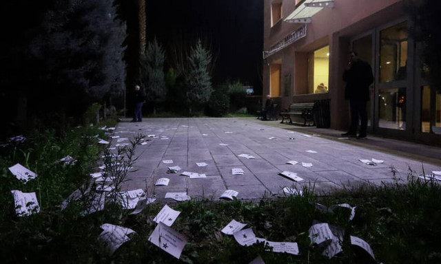 Ρουβίκωνας: Έκανε ντου σε εκδήλωση του ΣΥΡΙΖΑ στο Αιγάλεω - Δείτε φωτογραφίες