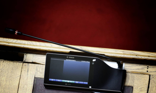 «Αλαλούμ» στη Βουλή: Βουλευτές της ΝΔ ψήφισαν νομοσχέδιο του ΣΥΡΙΖΑ 