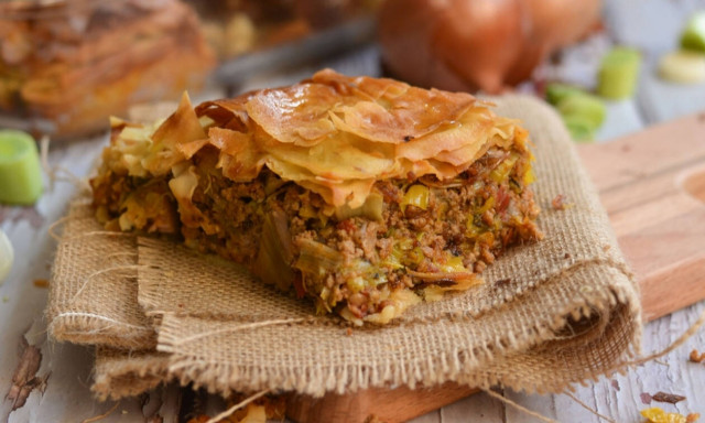 Η συνταγή της ημέρας: Πρασόπιτα με απάκι και κιμά