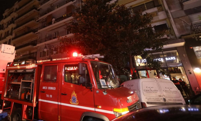 Φωτιά ΤΩΡΑ: Στις φλόγες εστιατόριο στον Άλιμο