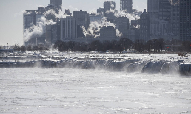 Εικόνες ΣΟΚ: Δείτε πώς έγιναν τα μαλλιά της από τους -50 βαθμούς Κελσίου (pics)