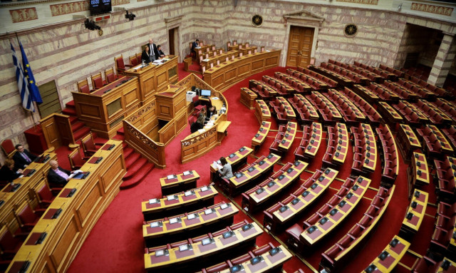 «Κουρελόχαρτο» ο Κανονισμός της Βουλής: Τον αλλάζουν για να «σώσουν» τον Καμμένο